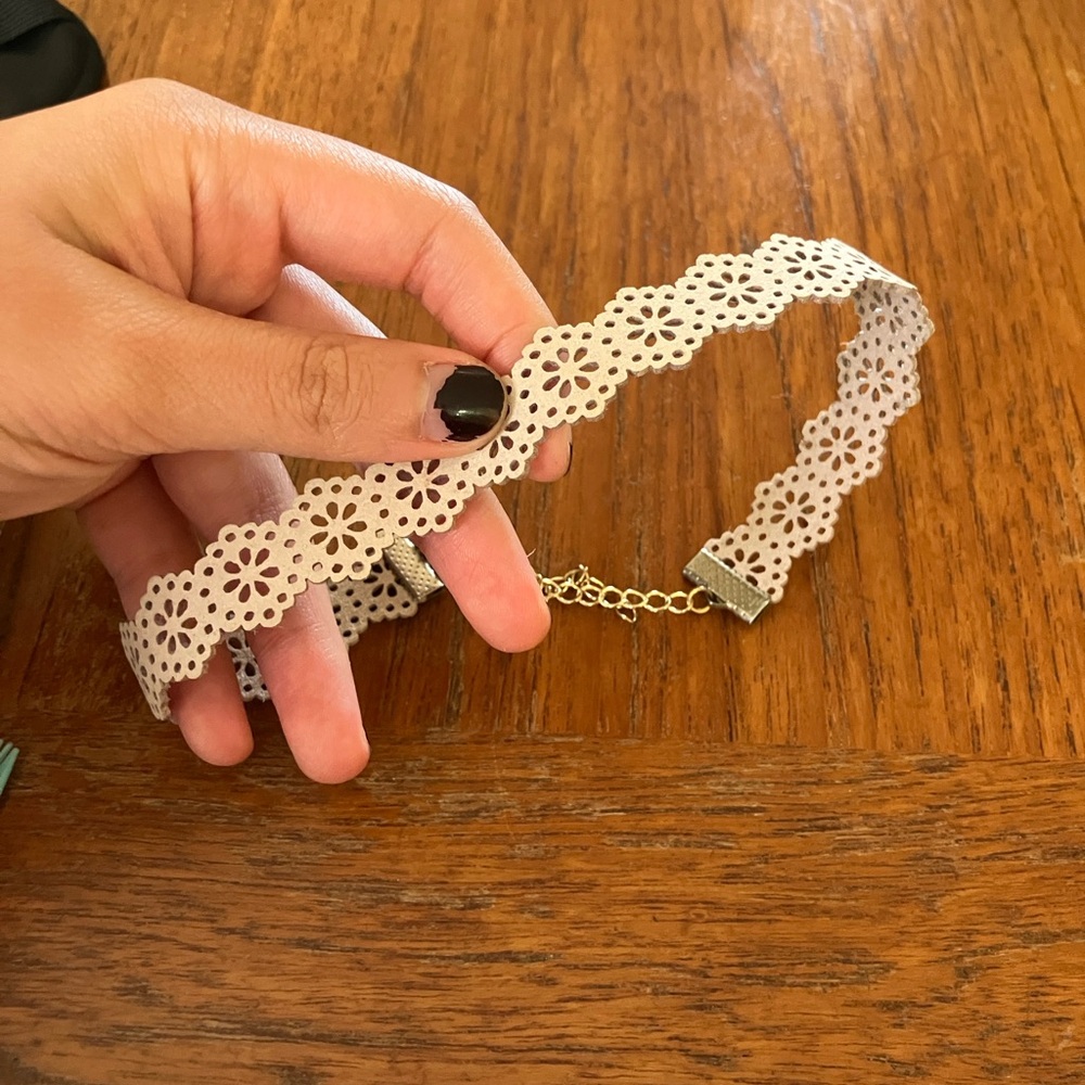 PacSun Cream Floral Choker Necklace